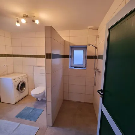 Vakantiehuis Alte Waldkate - Windschief Und Mitten In Der Kevelaer