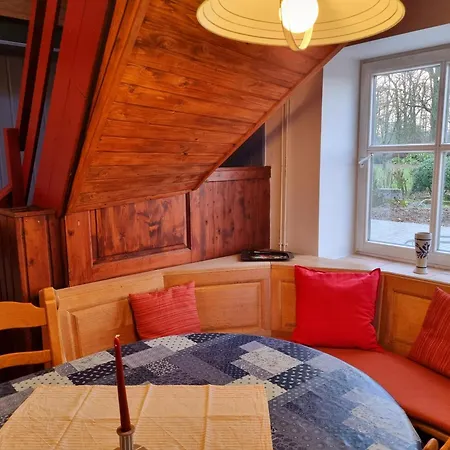 Alte Waldkate - Windschief Und Mitten In Der Σπίτι διακοπών