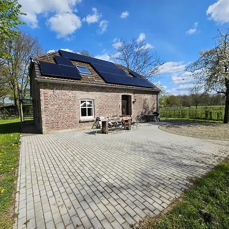Alte Waldkate - Windschief Und Mitten In Der * Kevelaer
