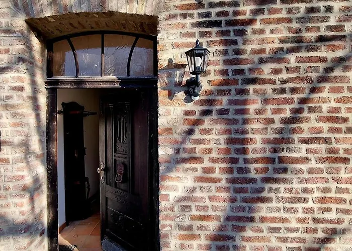 Alte Waldkate - Windschief Und Mitten In Der קבלאאר