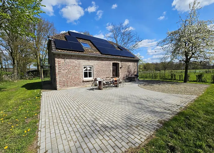 Alte Waldkate - Windschief Und Mitten In Der * Kevelaer