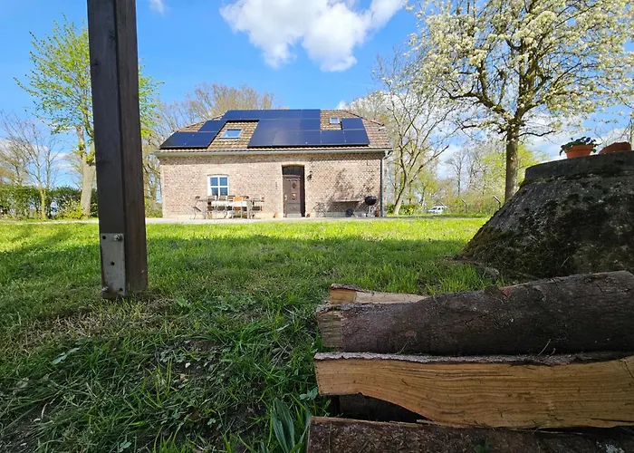 Feriehus Alte Waldkate - Windschief Und Mitten In Der *